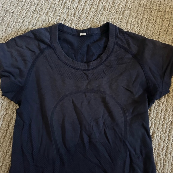 Lululemon tee - Picture 2 of 2